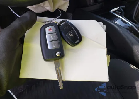 2017 Nissan Rogue S z USA, uszkodzony, nr VIN KNMAT2MV2HP534066